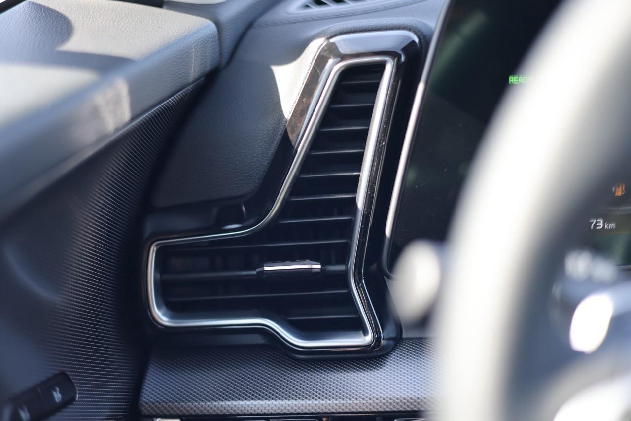 2025 Kia Sportage Plug-In Hybrid SX AWD w/Black Interior Photo