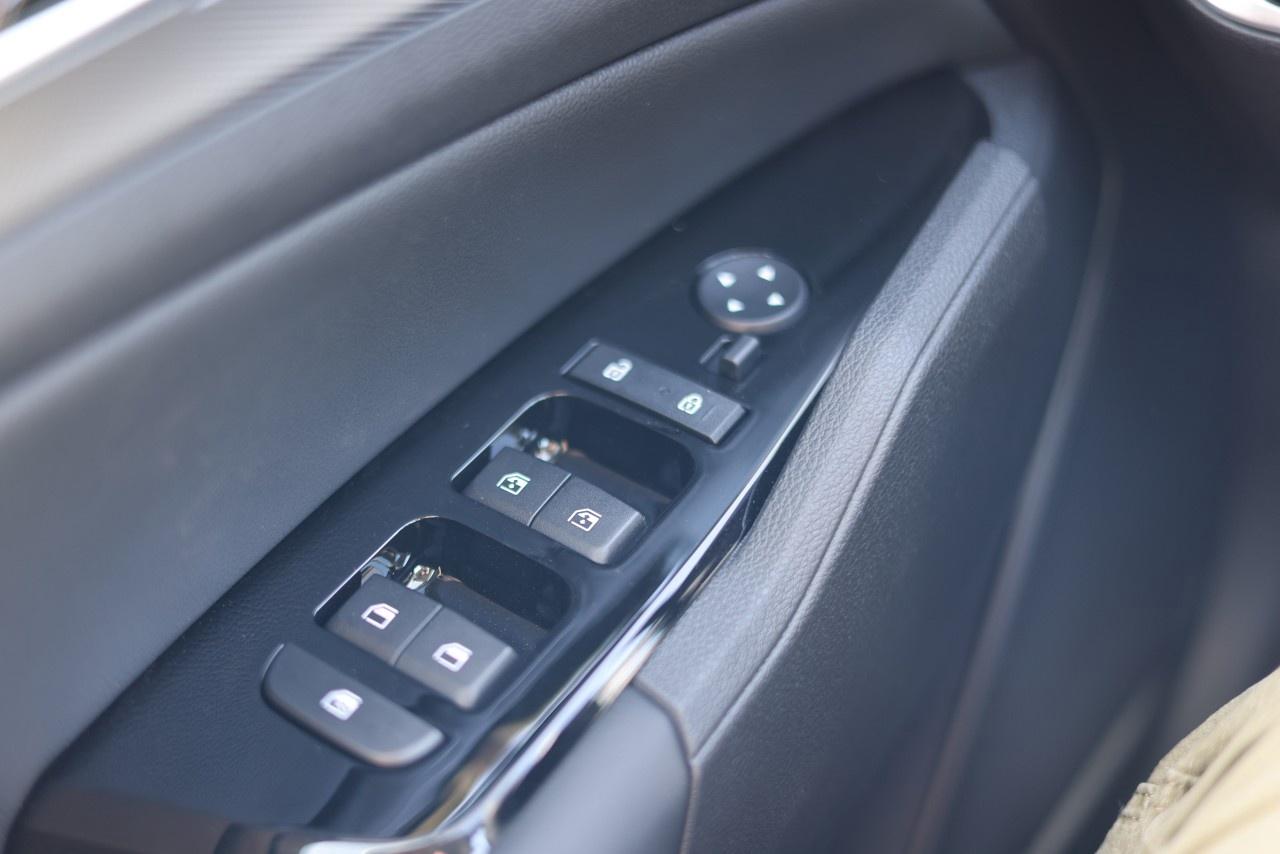 2025 Kia Sportage Plug-In Hybrid SX AWD w/Black Interior Photo