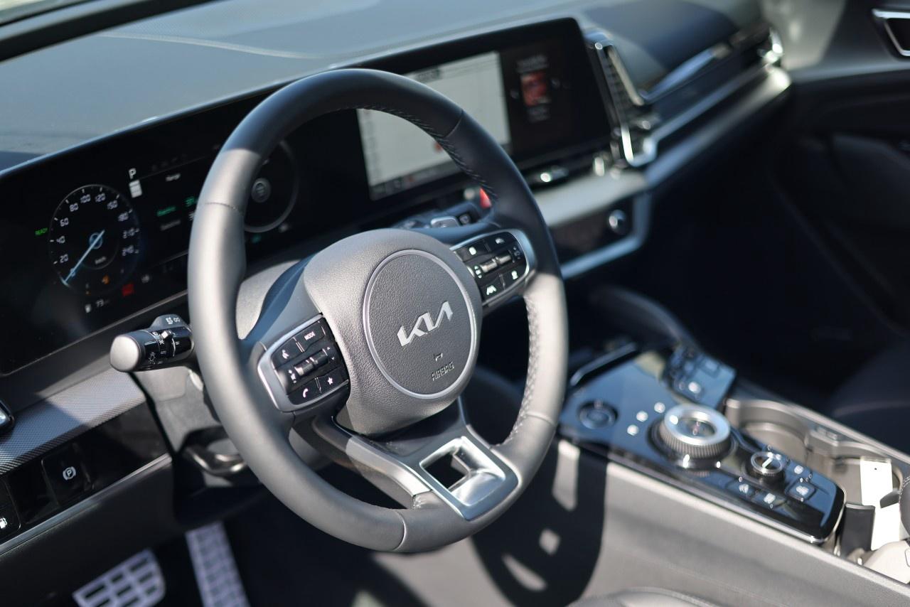 2025 Kia Sportage Plug-In Hybrid SX AWD w/Black Interior Photo