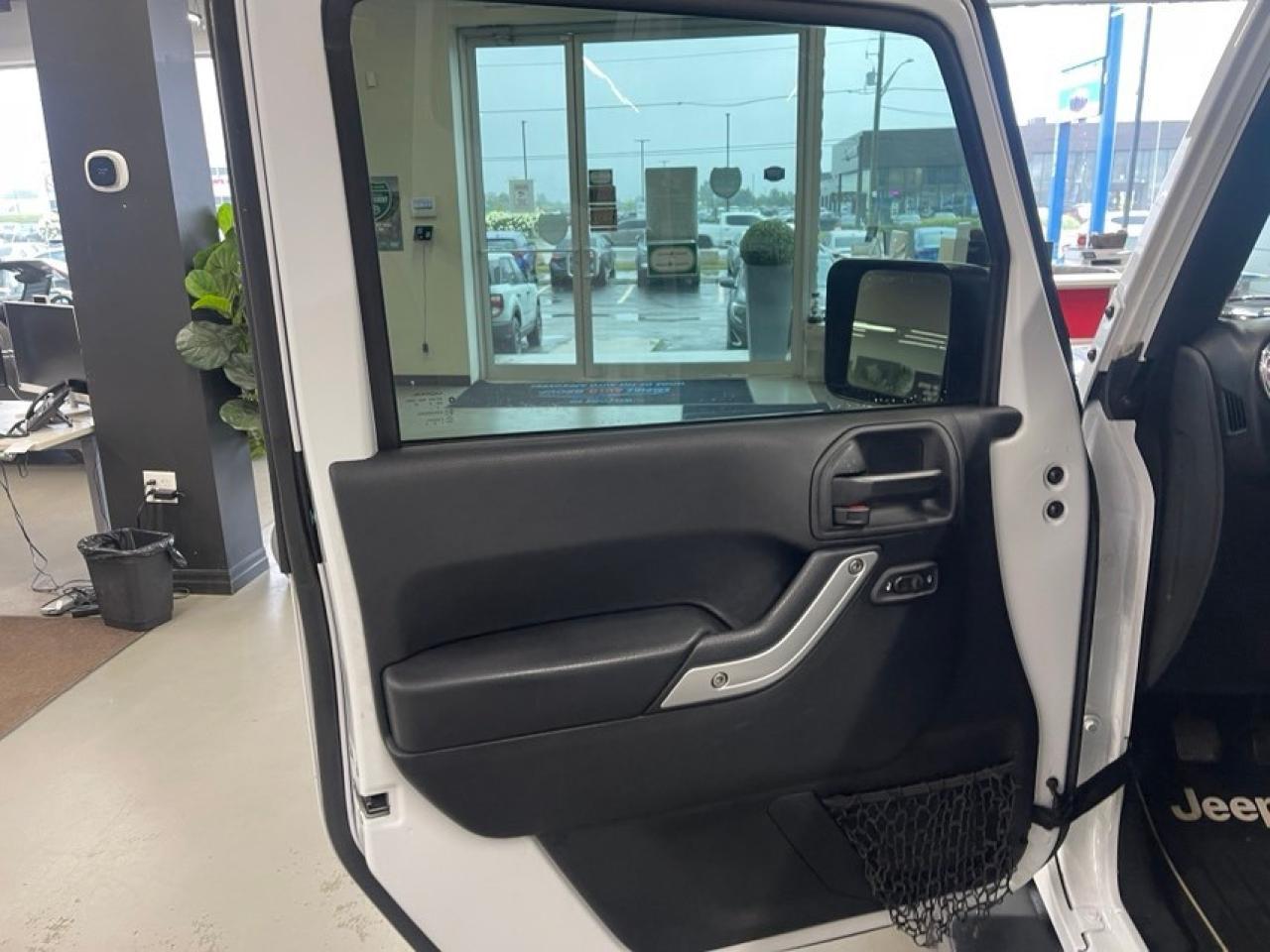 2016 Jeep Wrangler Unlimited Sahara Photo