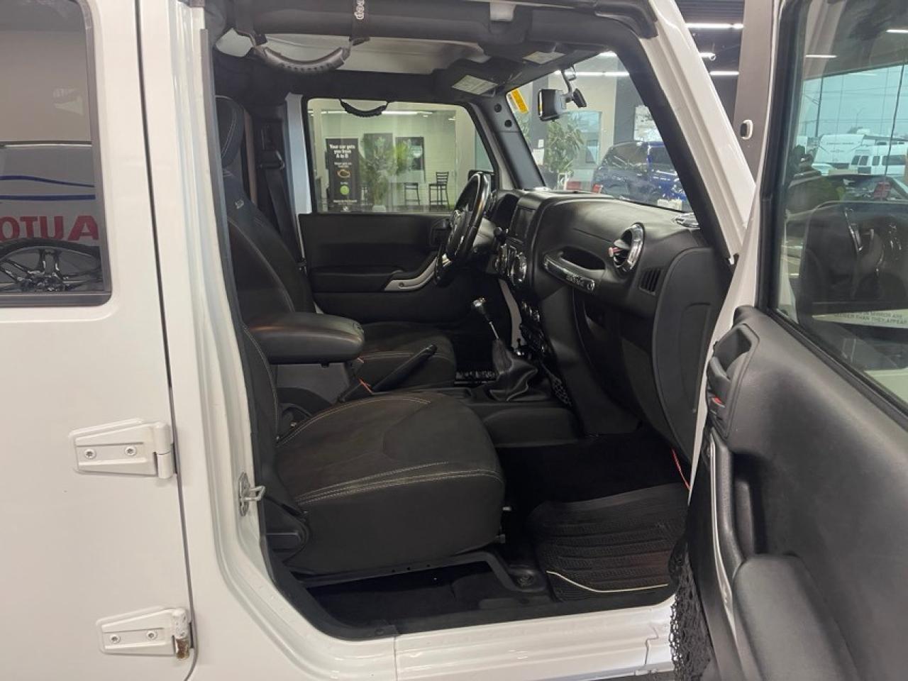 2016 Jeep Wrangler Unlimited Sahara Photo