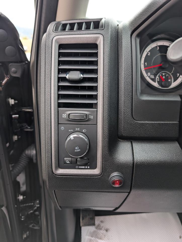 2022 RAM 1500 Classic EXPRESS Photo