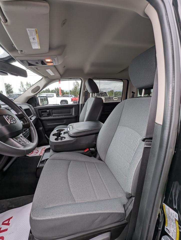 2022 RAM 1500 Classic EXPRESS Photo