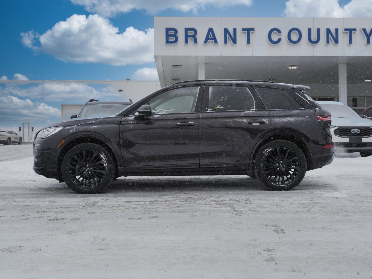 2023 Lincoln Corsair RESERVE MODEL | BLACK PKG | PANO ROOF | LEATHER | Photo4