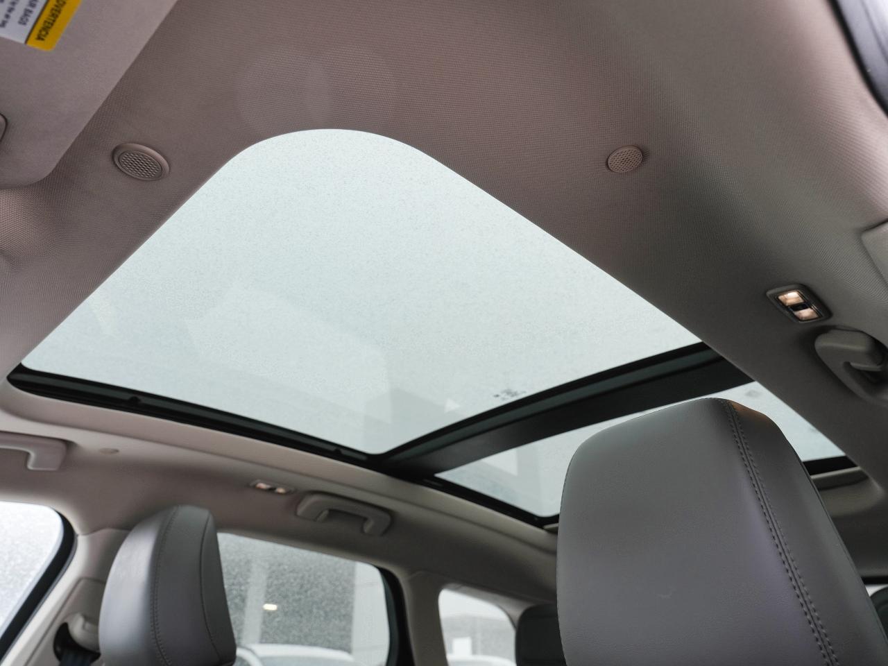 2023 Lincoln Corsair RESERVE MODEL | BLACK PKG | PANO ROOF | LEATHER | Photo