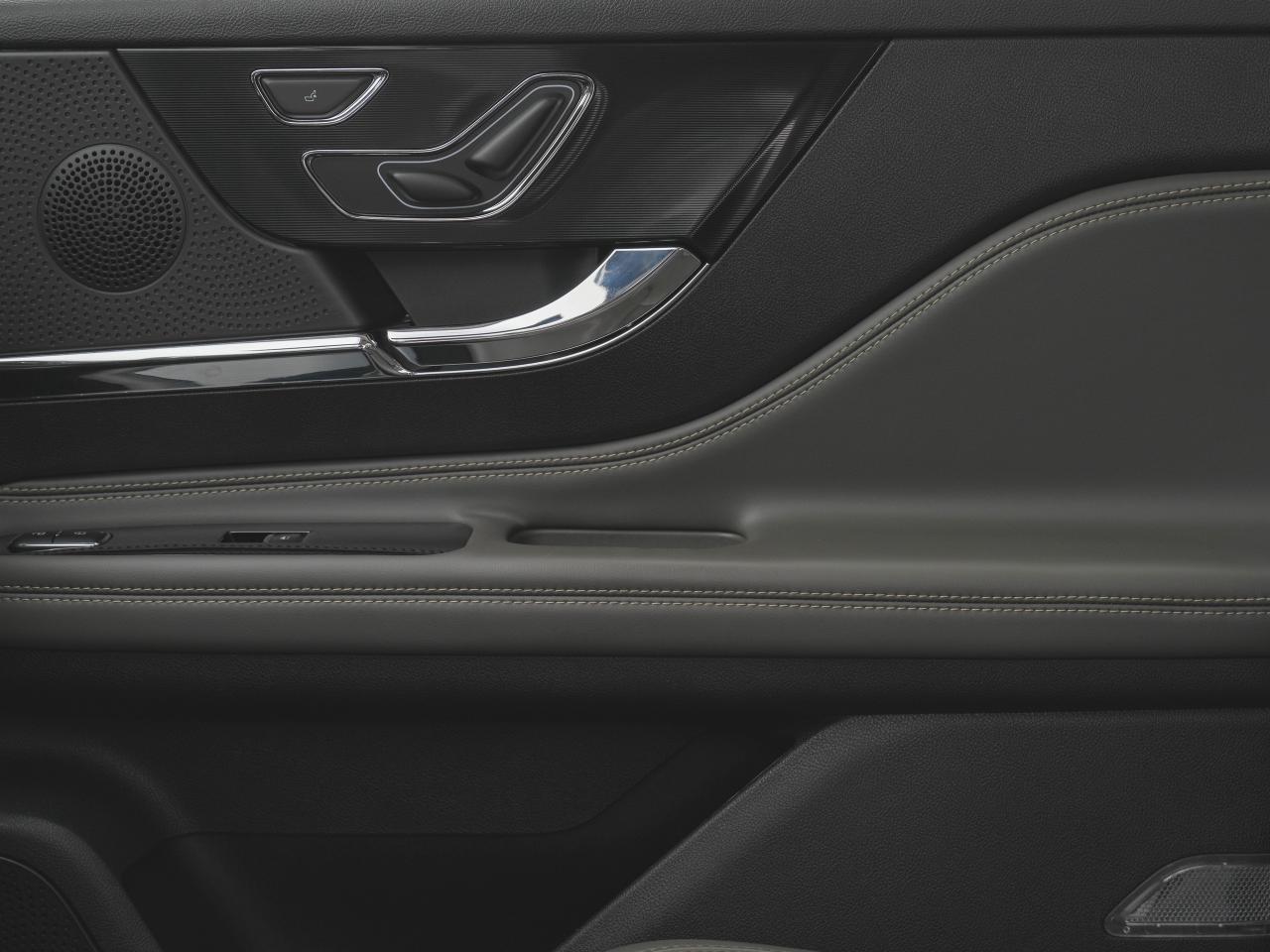 2023 Lincoln Corsair RESERVE MODEL | BLACK PKG | PANO ROOF | LEATHER | Photo