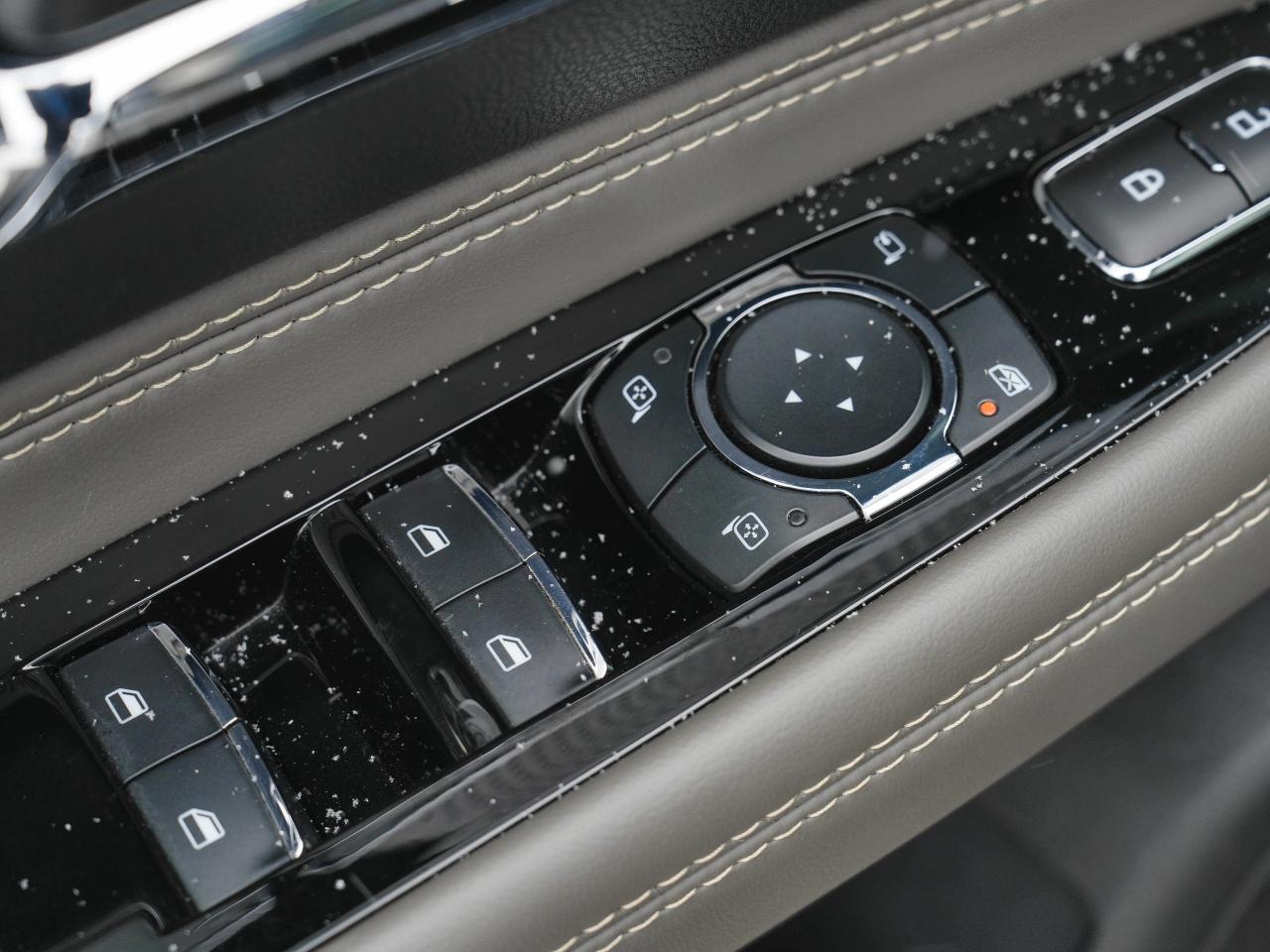 2023 Lincoln Corsair RESERVE MODEL | BLACK PKG | PANO ROOF | LEATHER | Photo