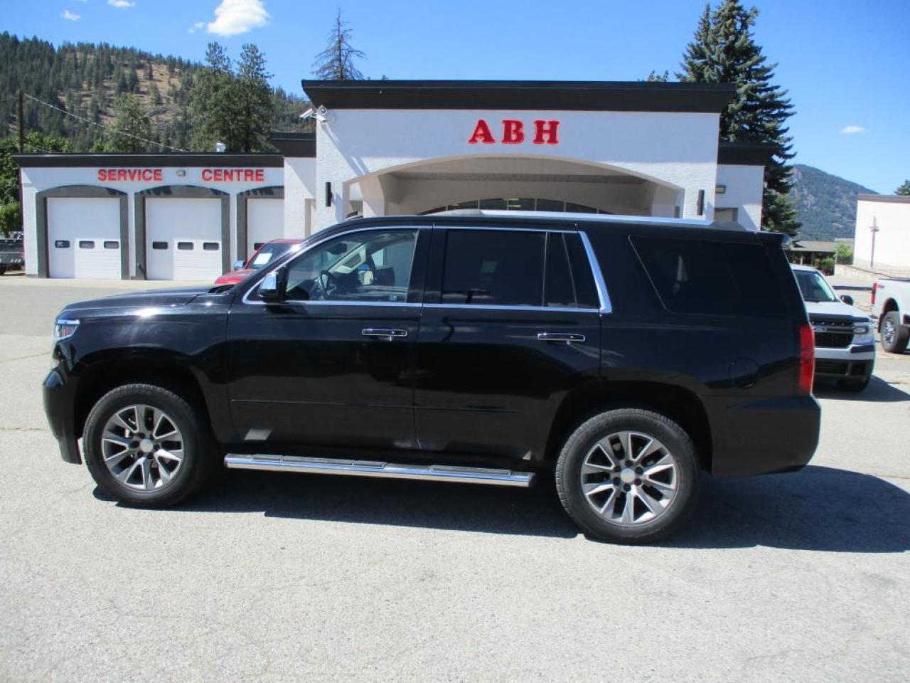 2015 Chevrolet Tahoe LTZ 4WD Photo2