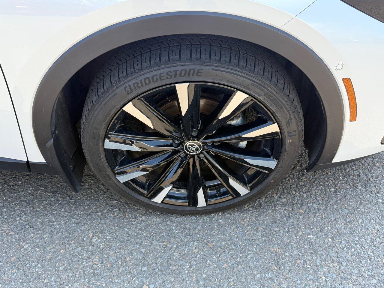 2023 Toyota Crown Platinum Photo3