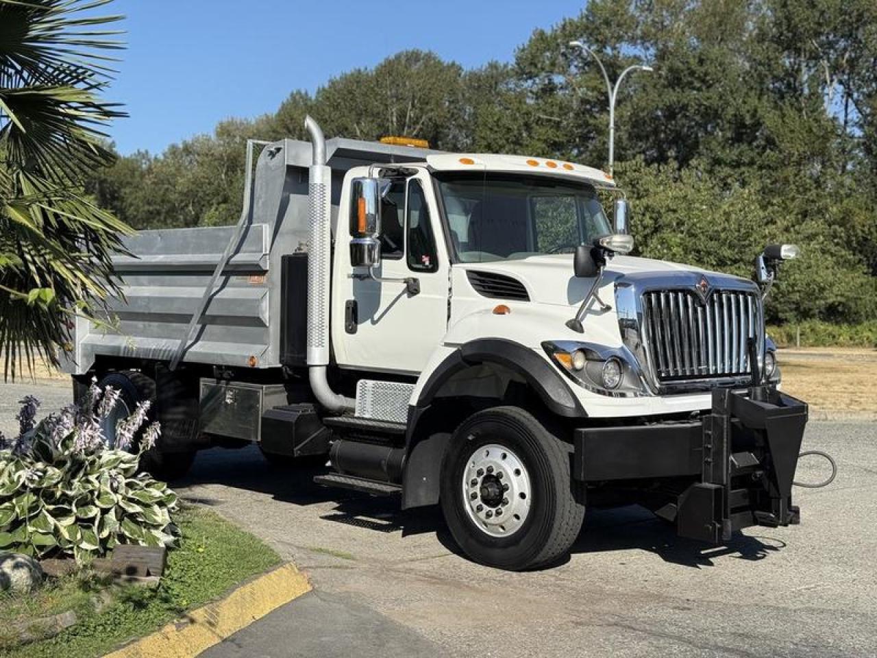 Used 2011 International WORKSTAR 7400 Diesel Air Brakes Dump Truck with Plow Attachment for sale in Burnaby, BC