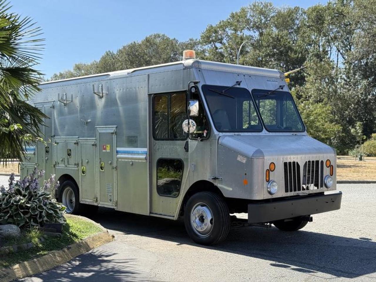 Used 2009 Morgan Olson Workhorse W62 16-Foot Mobile Workshop Service Step Van for sale in Burnaby, BC
