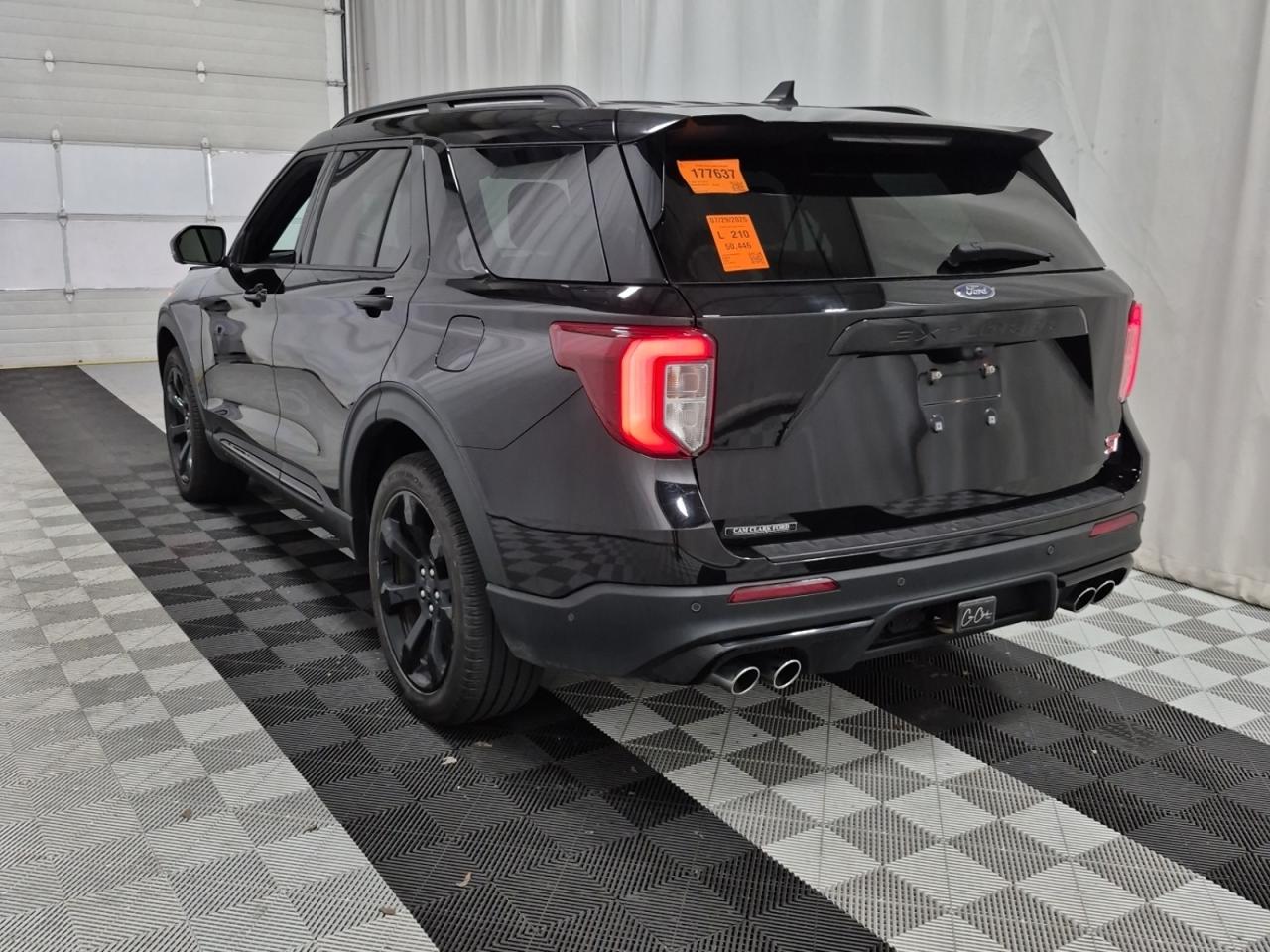 2022 Ford Explorer ST Photo2