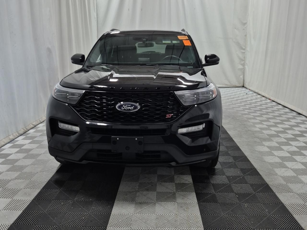 2022 Ford Explorer ST Photo3