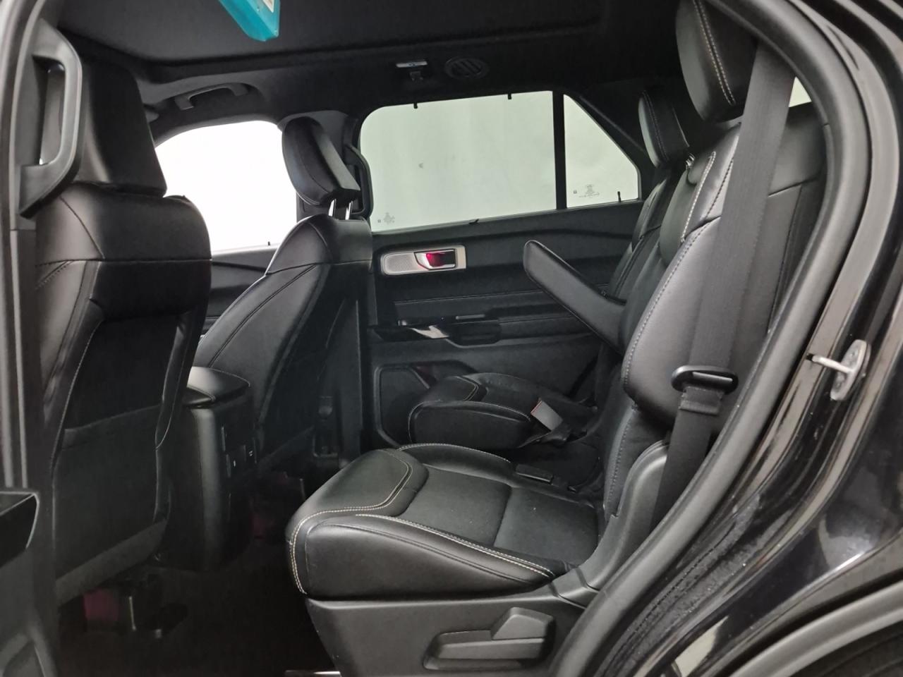 2022 Ford Explorer ST Photo5