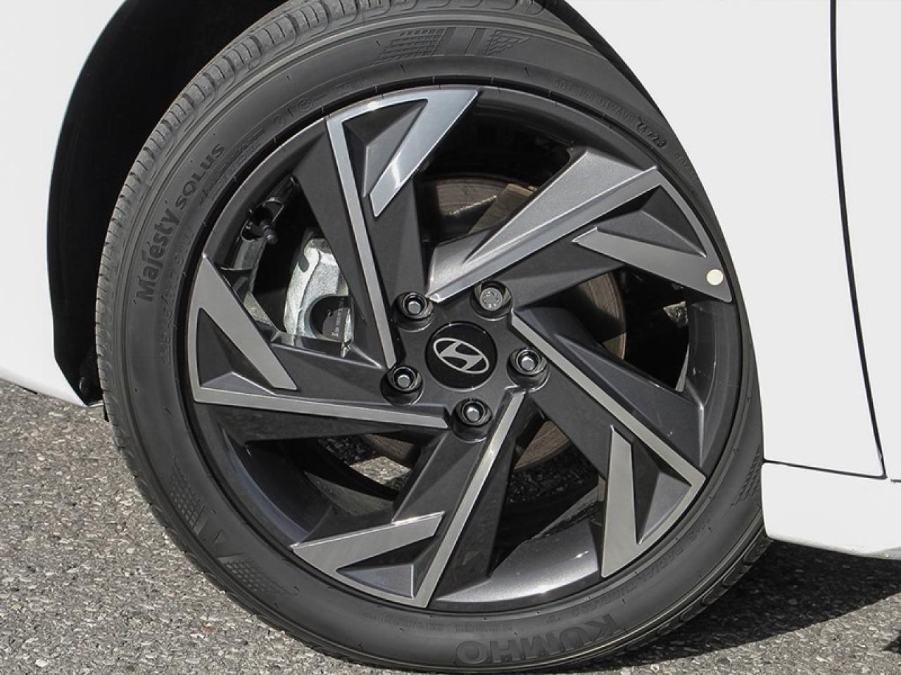 2025 Hyundai Elantra Luxury IVT  - Premium Audio - $110.20 /Wk Photo