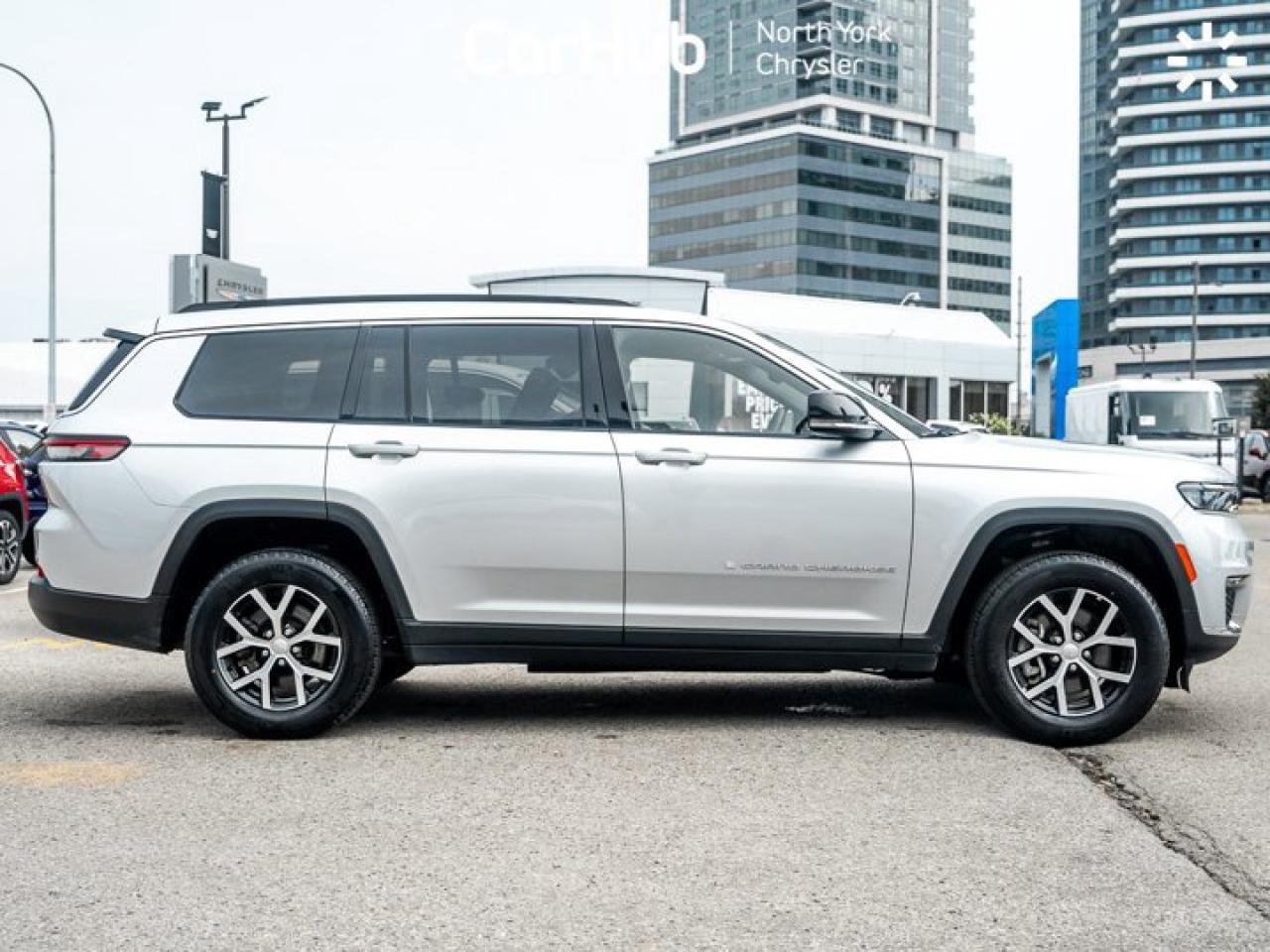 2024 Jeep Grand Cherokee L Limited 4x4 Panoramic Roof 6 Passenger Blind Spot Alert Photo4