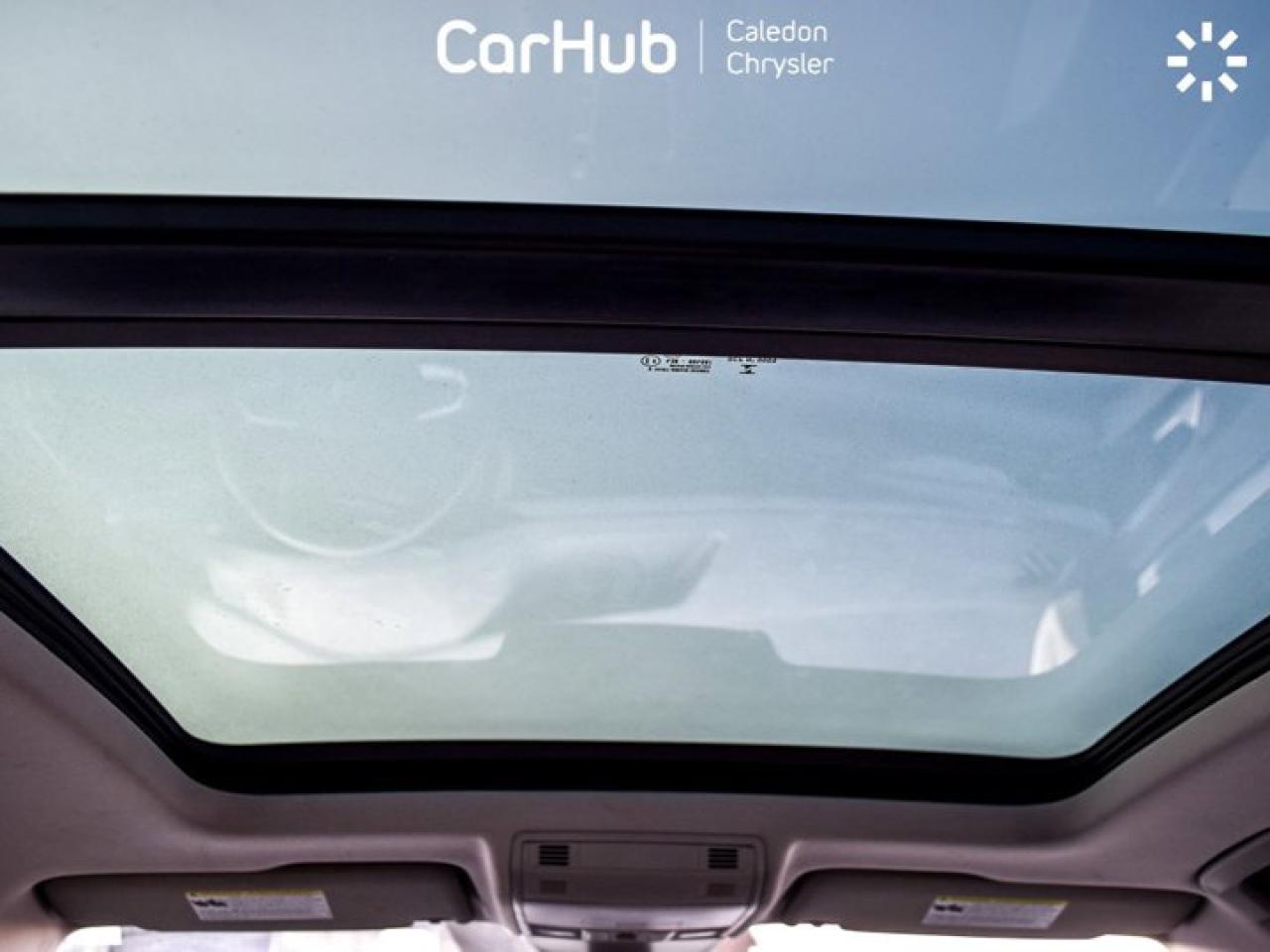 2022 Volkswagen Taos Highline 4Motion Pano Sunroof Blind Spot 19"Alloy Photo2