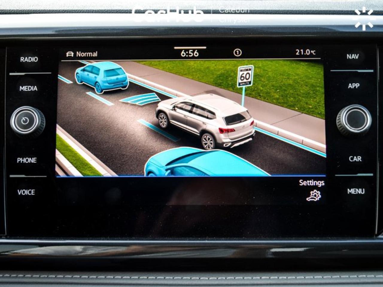 2022 Volkswagen Taos Highline 4Motion Pano Sunroof Blind Spot 19"Alloy Photo4