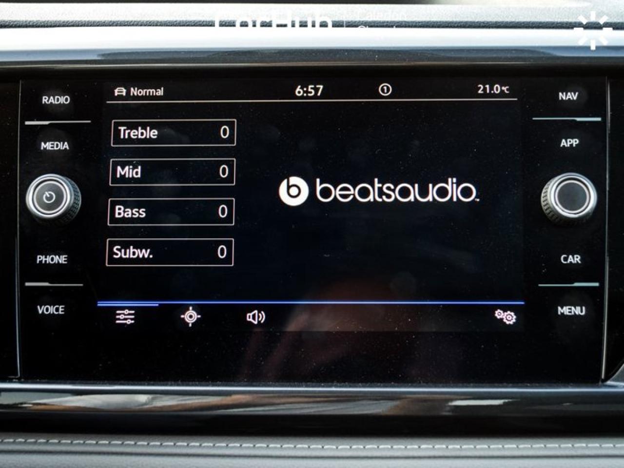 2022 Volkswagen Taos Highline 4Motion Pano Sunroof Blind Spot 19"Alloy Photo