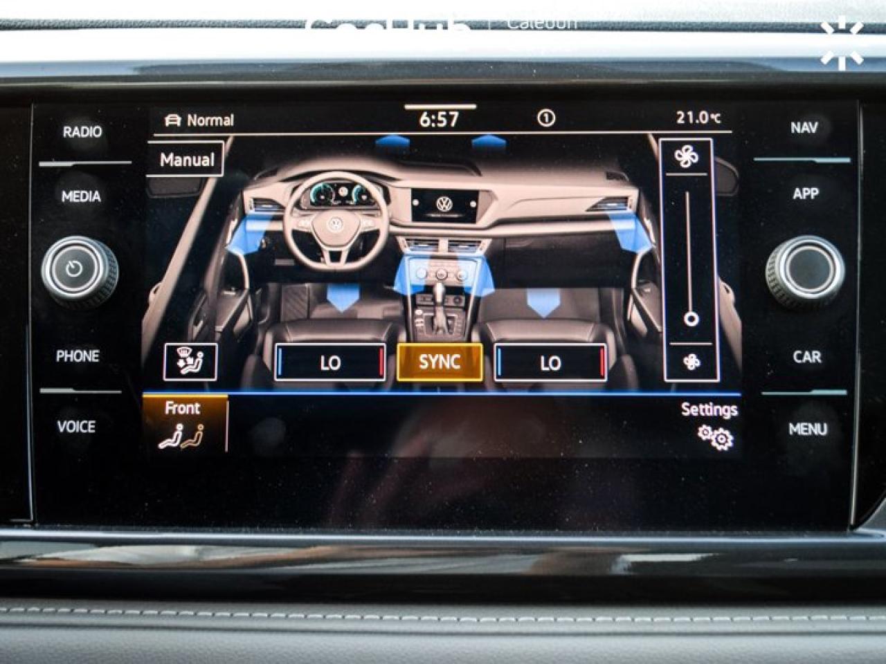 2022 Volkswagen Taos Highline 4Motion Pano Sunroof Blind Spot 19"Alloy Photo