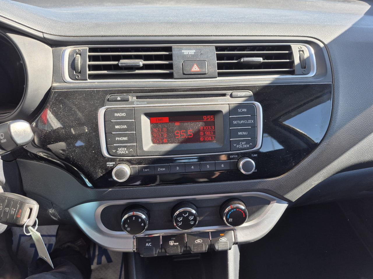 2016 Kia Rio LX + Photo9