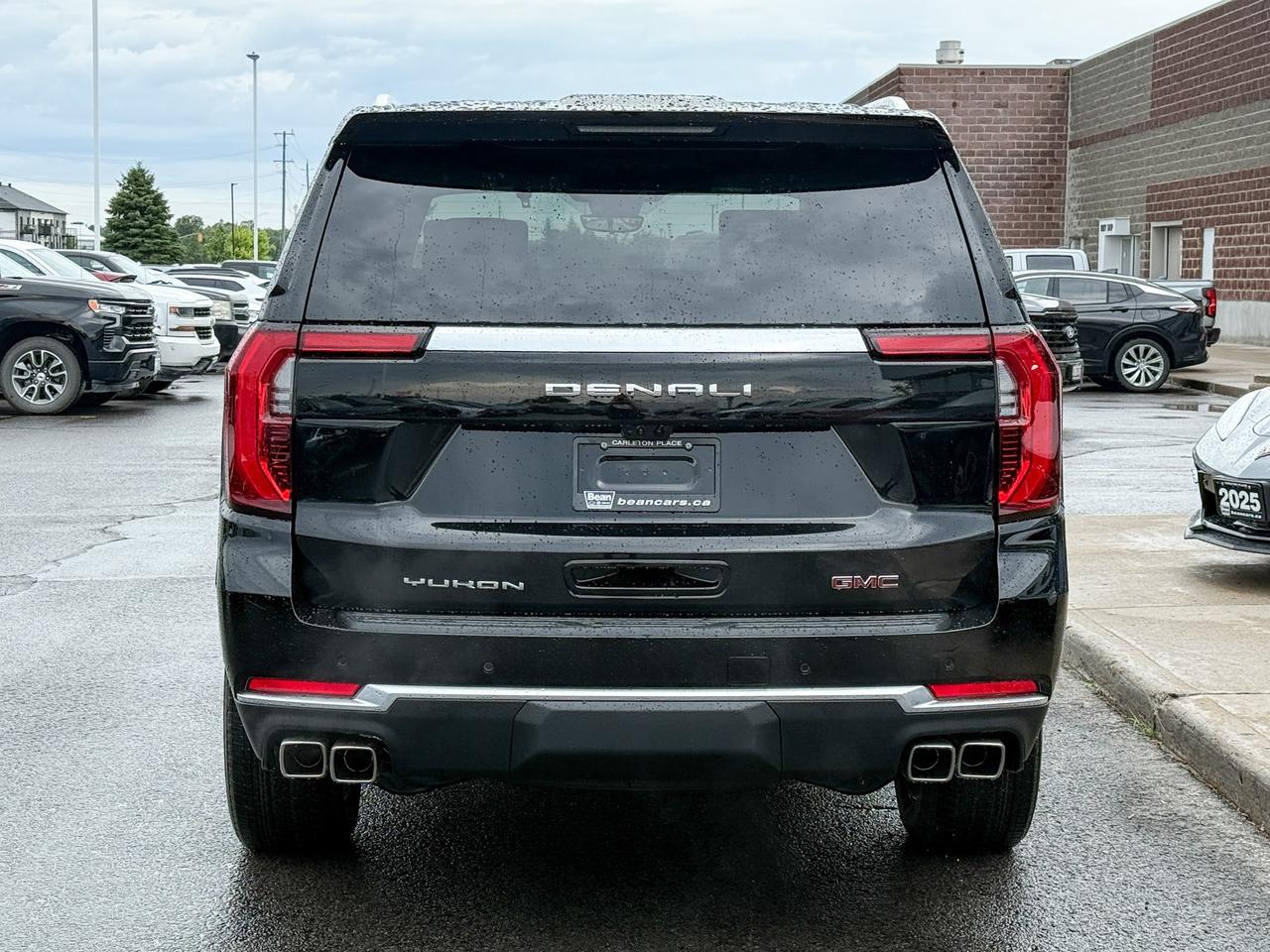 2025 GMC Yukon Denali 6.2L V8 WITH REMOTE START/ENTRY, SUNROOF, HEATED SEATS, HEATED STEERING WHEEL, VENTILATED SEATS, POWER LIFTGATE, HD SURROUND VISION, BOSE SPEAKER SYSTEM Photo3