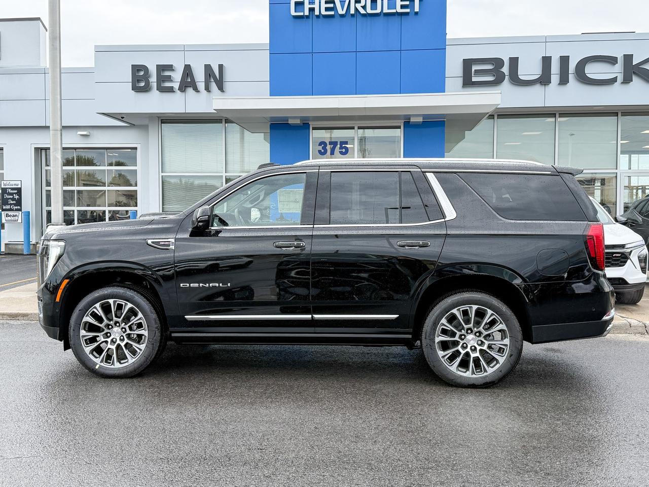 2025 GMC Yukon Denali 6.2L V8 WITH REMOTE START/ENTRY, SUNROOF, HEATED SEATS, HEATED STEERING WHEEL, VENTILATED SEATS, POWER LIFTGATE, HD SURROUND VISION, BOSE SPEAKER SYSTEM Photo5