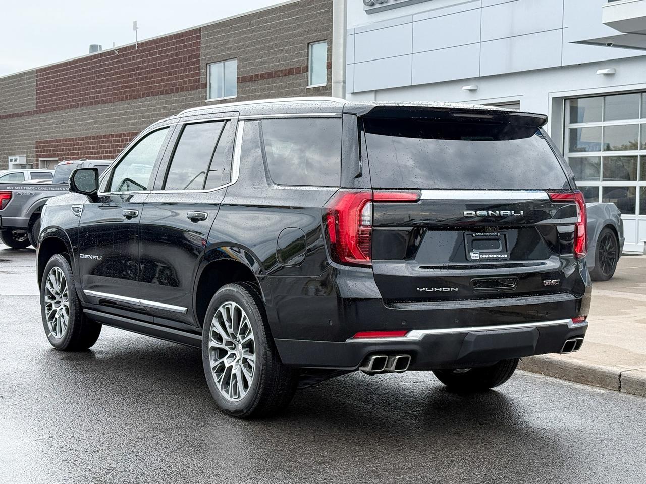 2025 GMC Yukon Denali 6.2L V8 WITH REMOTE START/ENTRY, SUNROOF, HEATED SEATS, HEATED STEERING WHEEL, VENTILATED SEATS, POWER LIFTGATE, HD SURROUND VISION, BOSE SPEAKER SYSTEM Photo