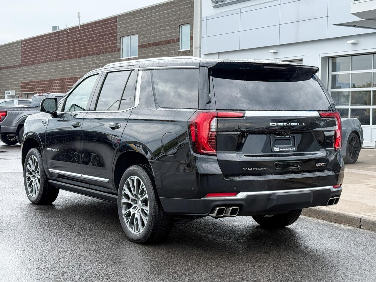 2025 GMC Yukon Denali 6.2L V8 WITH REMOTE START/ENTRY, SUNROOF, HEATED SEATS, HEATED STEERING WHEEL, VENTILATED SEATS, POWER LIFTGATE, HD SURROUND VISION, BOSE SPEAKER SYSTEM Photo2