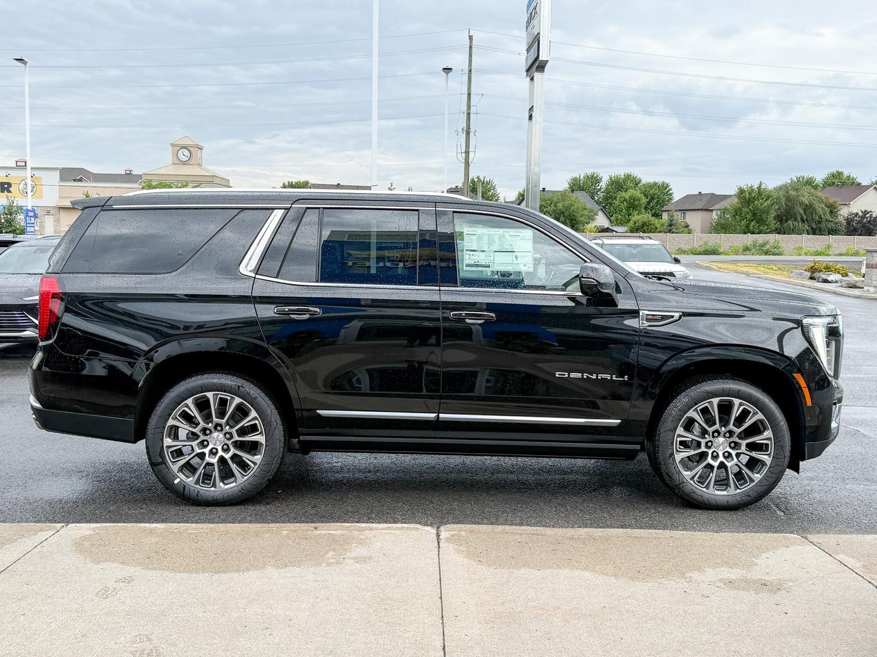 2025 GMC Yukon Denali 6.2L V8 WITH REMOTE START/ENTRY, SUNROOF, HEATED SEATS, HEATED STEERING WHEEL, VENTILATED SEATS, POWER LIFTGATE, HD SURROUND VISION, BOSE SPEAKER SYSTEM Photo