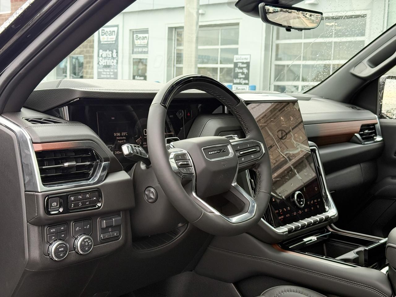 2025 GMC Yukon Denali 6.2L V8 WITH REMOTE START/ENTRY, SUNROOF, HEATED SEATS, HEATED STEERING WHEEL, VENTILATED SEATS, POWER LIFTGATE, HD SURROUND VISION, BOSE SPEAKER SYSTEM Photo