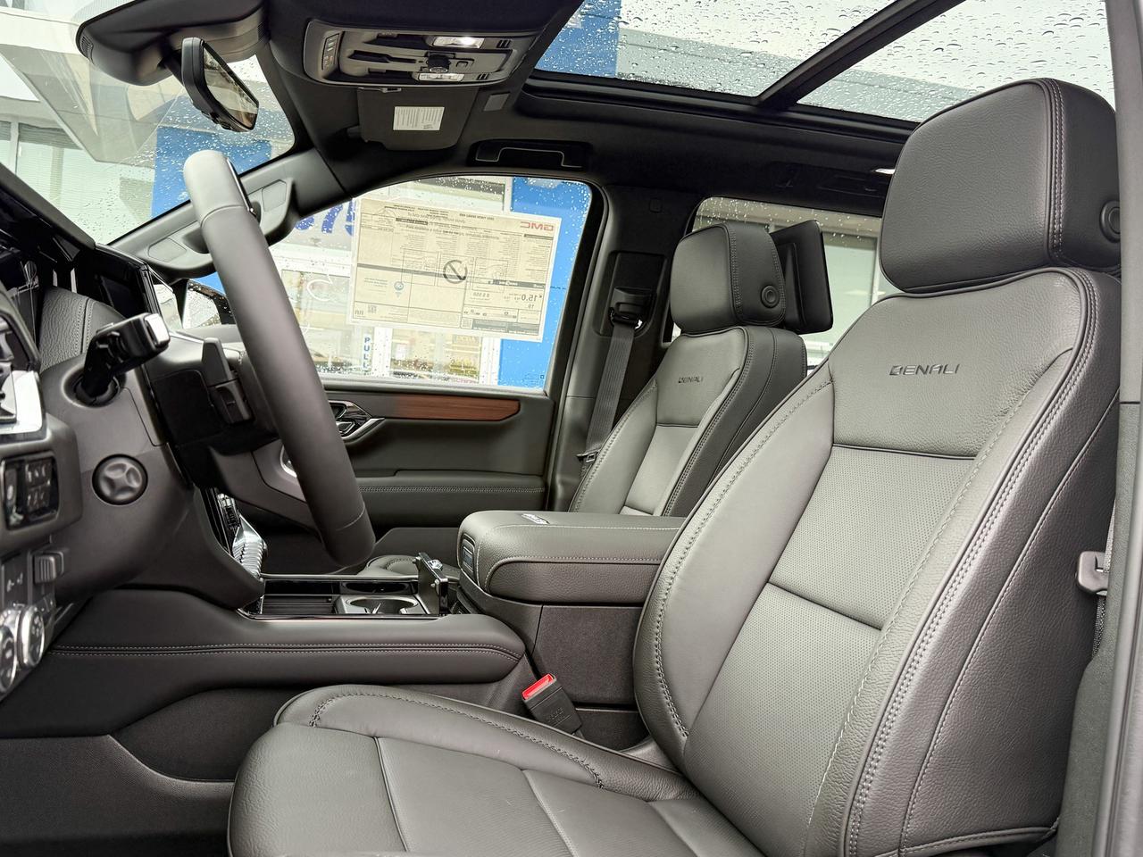2025 GMC Yukon Denali 6.2L V8 WITH REMOTE START/ENTRY, SUNROOF, HEATED SEATS, HEATED STEERING WHEEL, VENTILATED SEATS, POWER LIFTGATE, HD SURROUND VISION, BOSE SPEAKER SYSTEM Photo