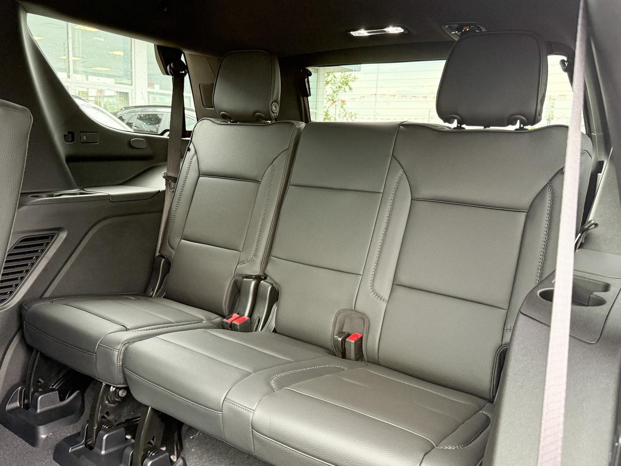 2025 GMC Yukon Denali 6.2L V8 WITH REMOTE START/ENTRY, SUNROOF, HEATED SEATS, HEATED STEERING WHEEL, VENTILATED SEATS, POWER LIFTGATE, HD SURROUND VISION, BOSE SPEAKER SYSTEM Photo