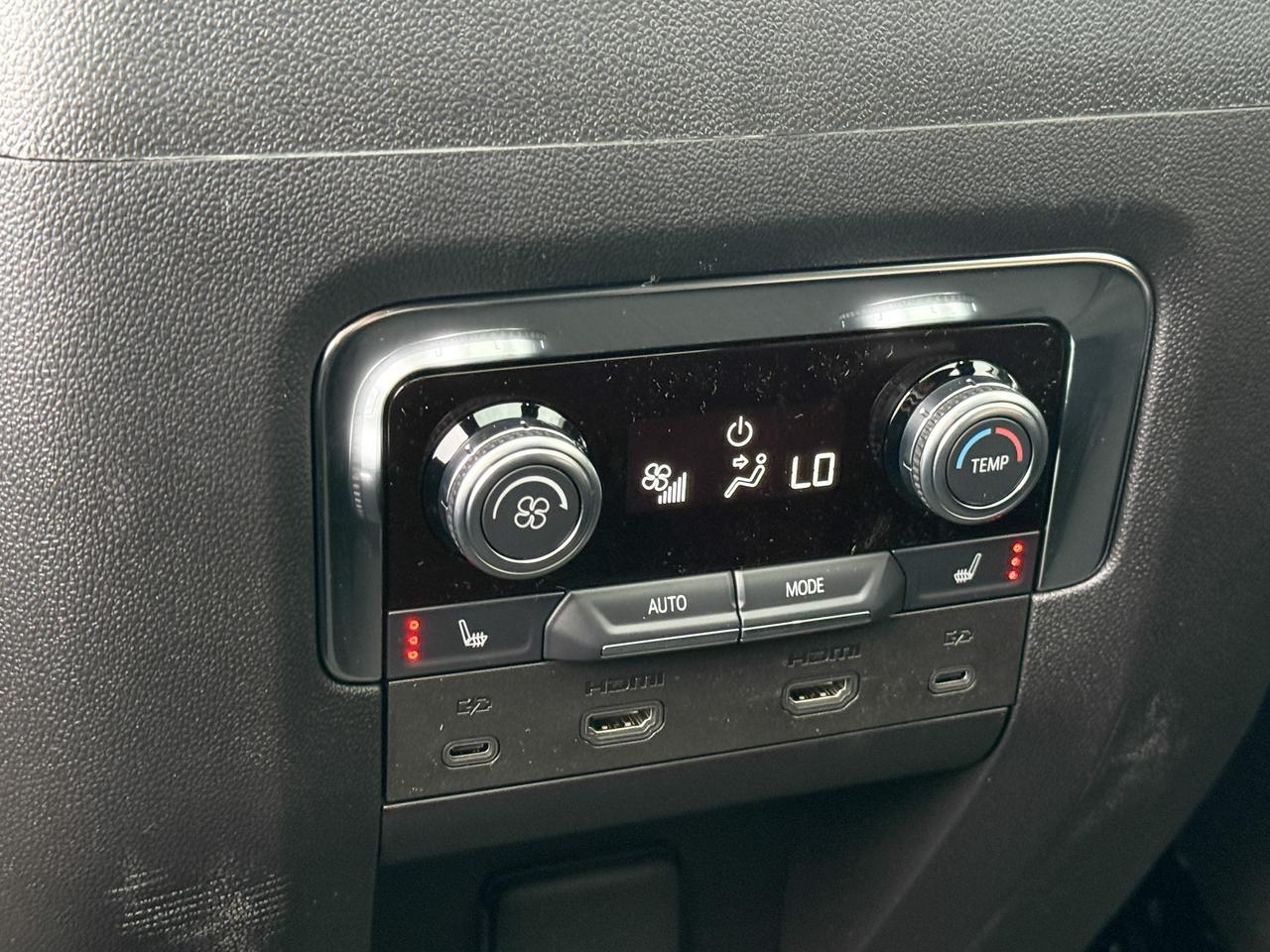 2025 GMC Yukon Denali 6.2L V8 WITH REMOTE START/ENTRY, SUNROOF, HEATED SEATS, HEATED STEERING WHEEL, VENTILATED SEATS, POWER LIFTGATE, HD SURROUND VISION, BOSE SPEAKER SYSTEM Photo