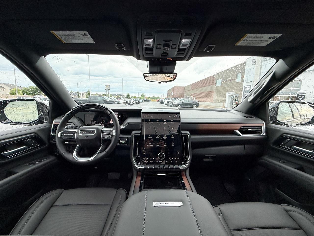 2025 GMC Yukon Denali 6.2L V8 WITH REMOTE START/ENTRY, SUNROOF, HEATED SEATS, HEATED STEERING WHEEL, VENTILATED SEATS, POWER LIFTGATE, HD SURROUND VISION, BOSE SPEAKER SYSTEM Photo