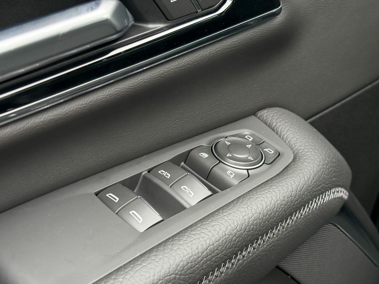 2025 GMC Yukon Denali 6.2L V8 WITH REMOTE START/ENTRY, SUNROOF, HEATED SEATS, HEATED STEERING WHEEL, VENTILATED SEATS, POWER LIFTGATE, HD SURROUND VISION, BOSE SPEAKER SYSTEM Photo