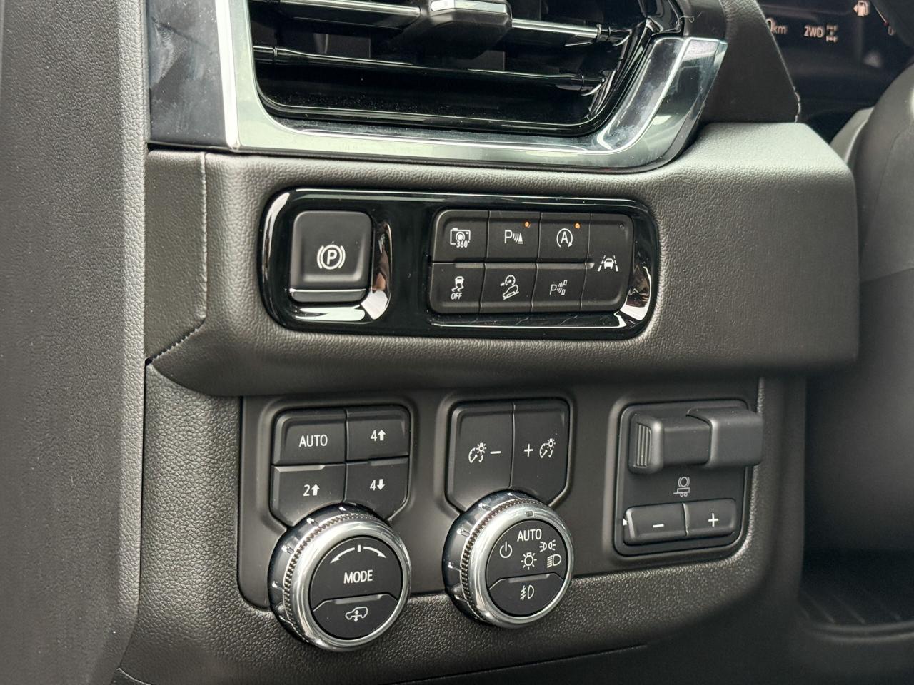 2025 GMC Yukon Denali 6.2L V8 WITH REMOTE START/ENTRY, SUNROOF, HEATED SEATS, HEATED STEERING WHEEL, VENTILATED SEATS, POWER LIFTGATE, HD SURROUND VISION, BOSE SPEAKER SYSTEM Photo