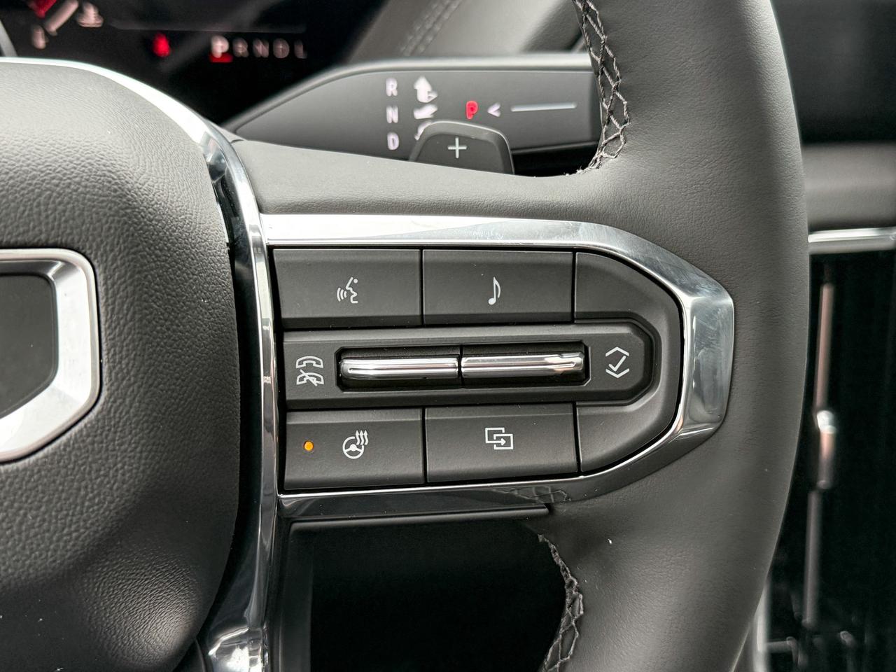 2025 GMC Yukon Denali 6.2L V8 WITH REMOTE START/ENTRY, SUNROOF, HEATED SEATS, HEATED STEERING WHEEL, VENTILATED SEATS, POWER LIFTGATE, HD SURROUND VISION, BOSE SPEAKER SYSTEM Photo