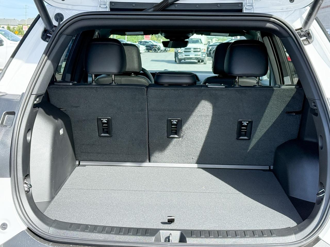 2026 GMC Terrain Elevation 1.5L 4 CYL WITH REMOTE START/ENTRY, HEATED SEATS, HEATED STEERING WHEEL, ADAPTIVE CRUISE CONTROL, HD SURROUND VISION, APPLE CARPLAY AND ANDROID AUTO Photo4