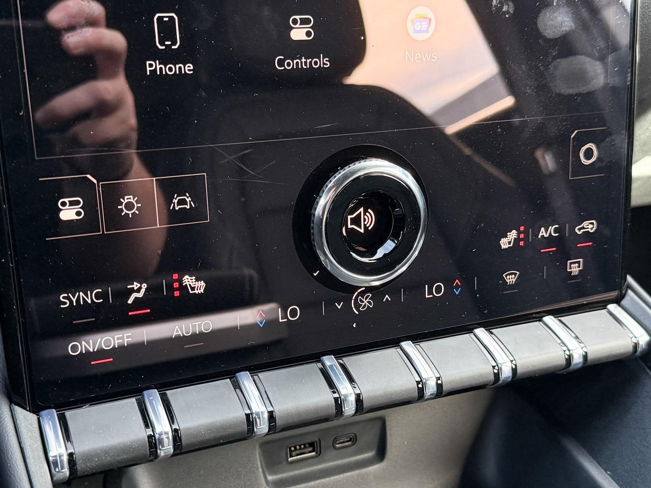 2026 GMC Terrain Elevation 1.5L 4 CYL WITH REMOTE START/ENTRY, HEATED SEATS, HEATED STEERING WHEEL, ADAPTIVE CRUISE CONTROL, HD SURROUND VISION, APPLE CARPLAY AND ANDROID AUTO Photo