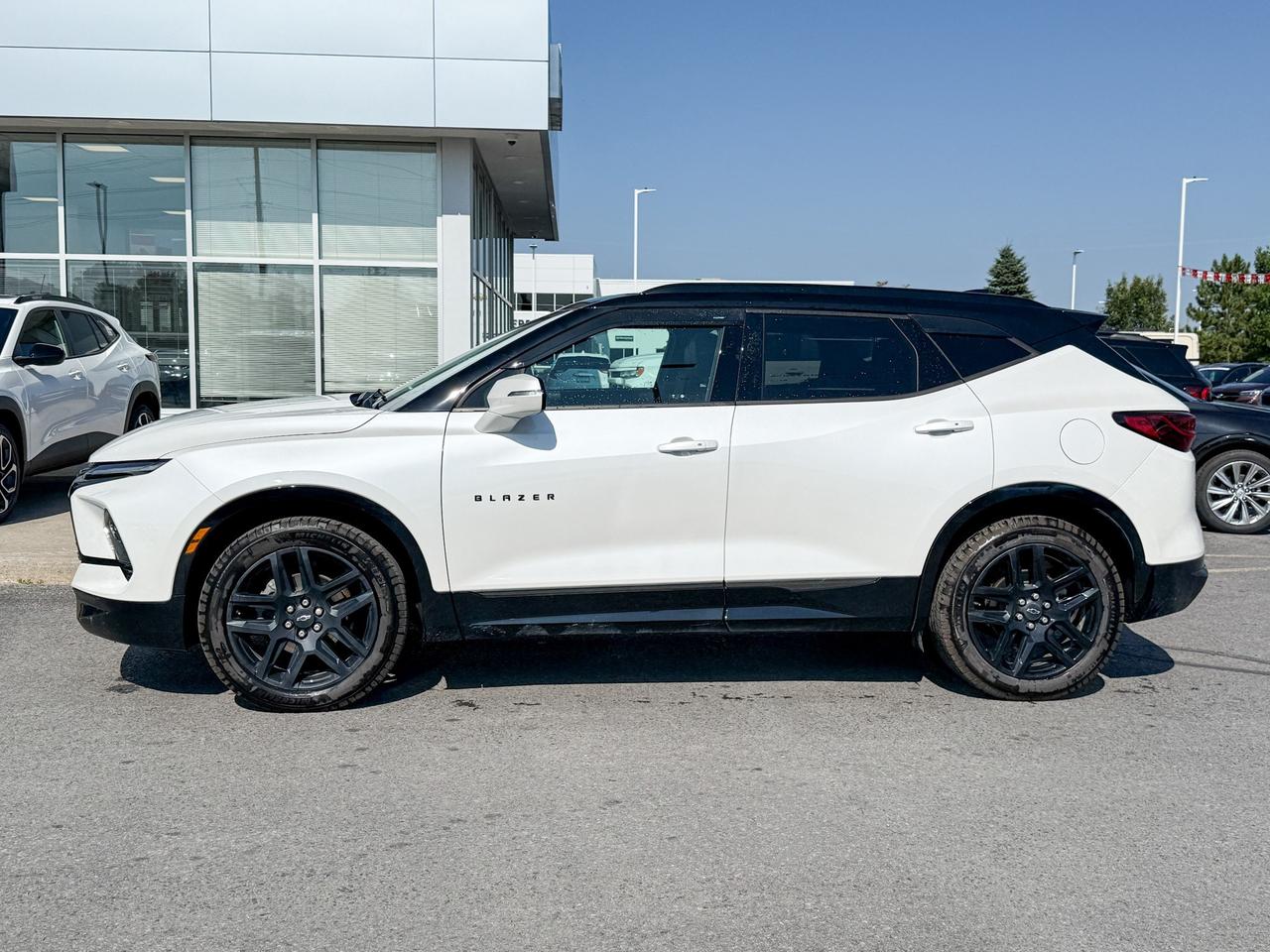 2024 Chevrolet Blazer CLEAN CARFAX, 3.6L V6, RS AWD, BLACK TWO TONE ROOF, HEATED/VENTILATED FRONT LEATHER SEATS, HEATED LEATHER WRAPPED STEERING WHEEL, NAVIGATION, BOSE PREMIUM AUDIO SYSTEM, SKYSCAPE SUNROOF, 20" TECHNICAL Photo