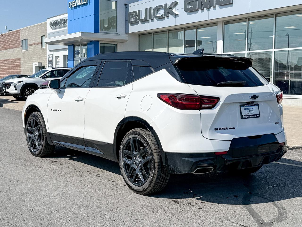 2024 Chevrolet Blazer CLEAN CARFAX, 3.6L V6, RS AWD, BLACK TWO TONE ROOF, HEATED/VENTILATED FRONT LEATHER SEATS, HEATED LEATHER WRAPPED STEERING WHEEL, NAVIGATION, BOSE PREMIUM AUDIO SYSTEM, SKYSCAPE SUNROOF, 20" TECHNICAL Photo