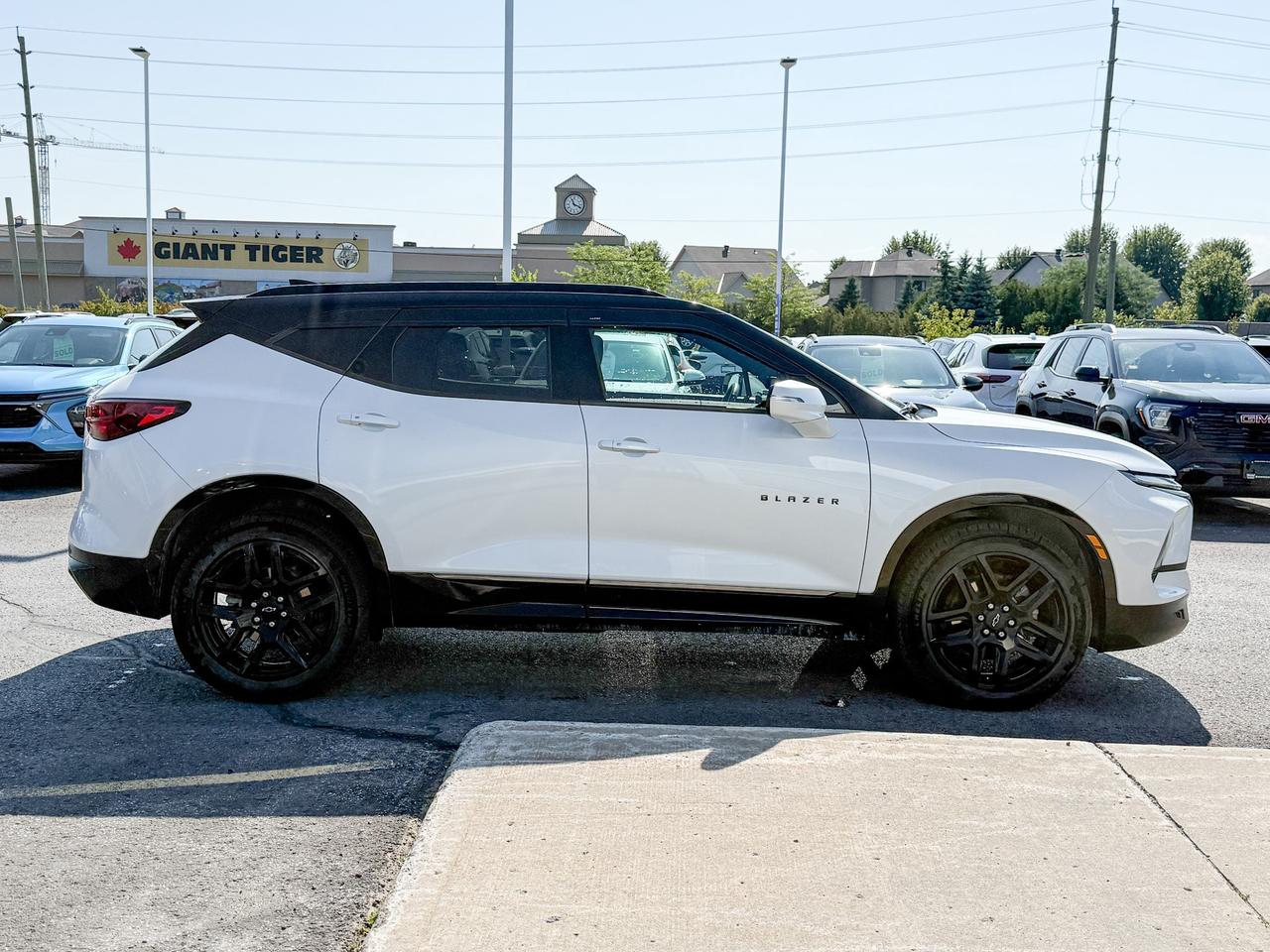 2024 Chevrolet Blazer CLEAN CARFAX, 3.6L V6, RS AWD, BLACK TWO TONE ROOF, HEATED/VENTILATED FRONT LEATHER SEATS, HEATED LEATHER WRAPPED STEERING WHEEL, NAVIGATION, BOSE PREMIUM AUDIO SYSTEM, SKYSCAPE SUNROOF, 20" TECHNICAL Photo
