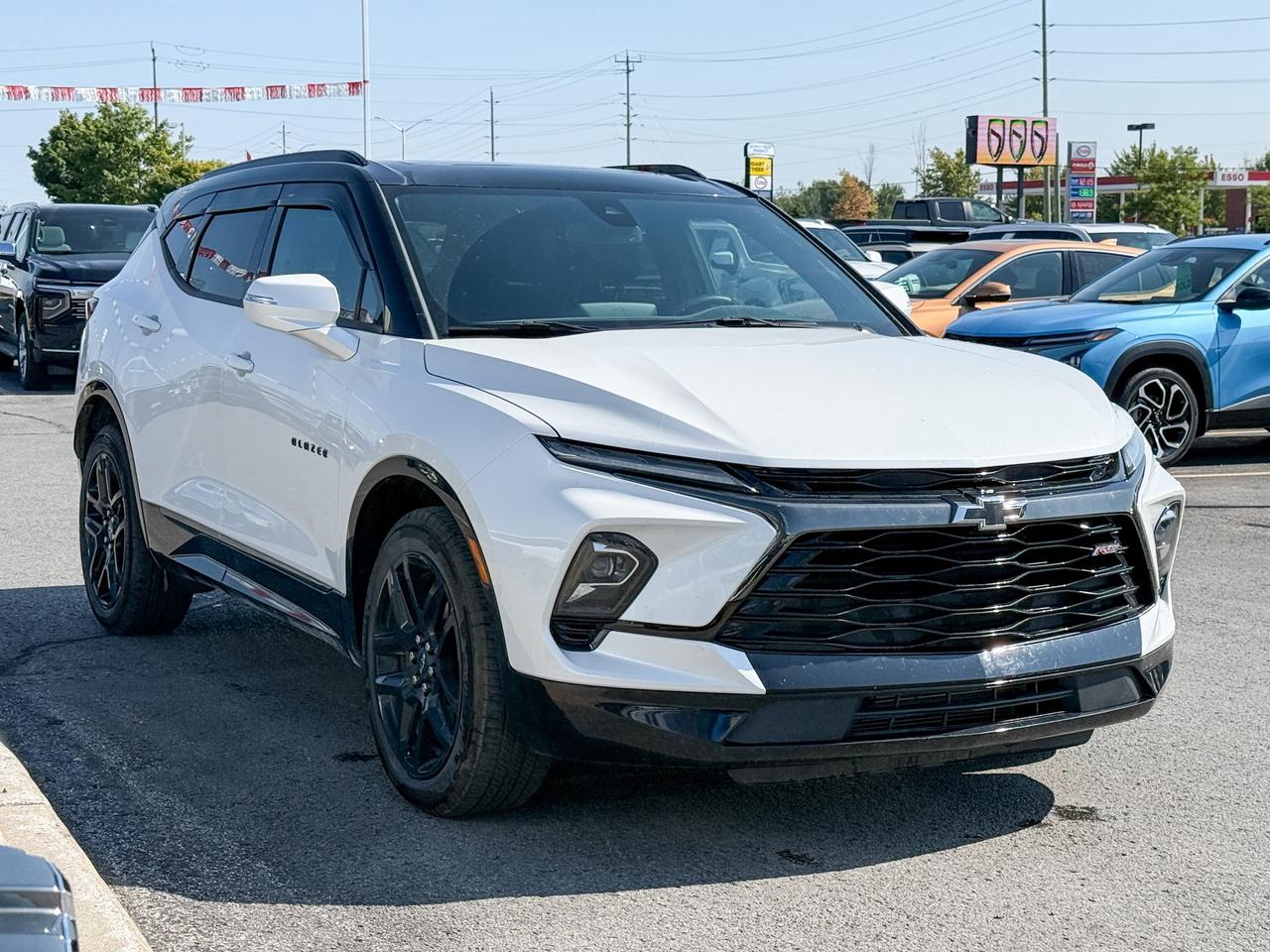 2024 Chevrolet Blazer CLEAN CARFAX, 3.6L V6, RS AWD, BLACK TWO TONE ROOF, HEATED/VENTILATED FRONT LEATHER SEATS, HEATED LEATHER WRAPPED STEERING WHEEL, NAVIGATION, BOSE PREMIUM AUDIO SYSTEM, SKYSCAPE SUNROOF, 20" TECHNICAL Photo