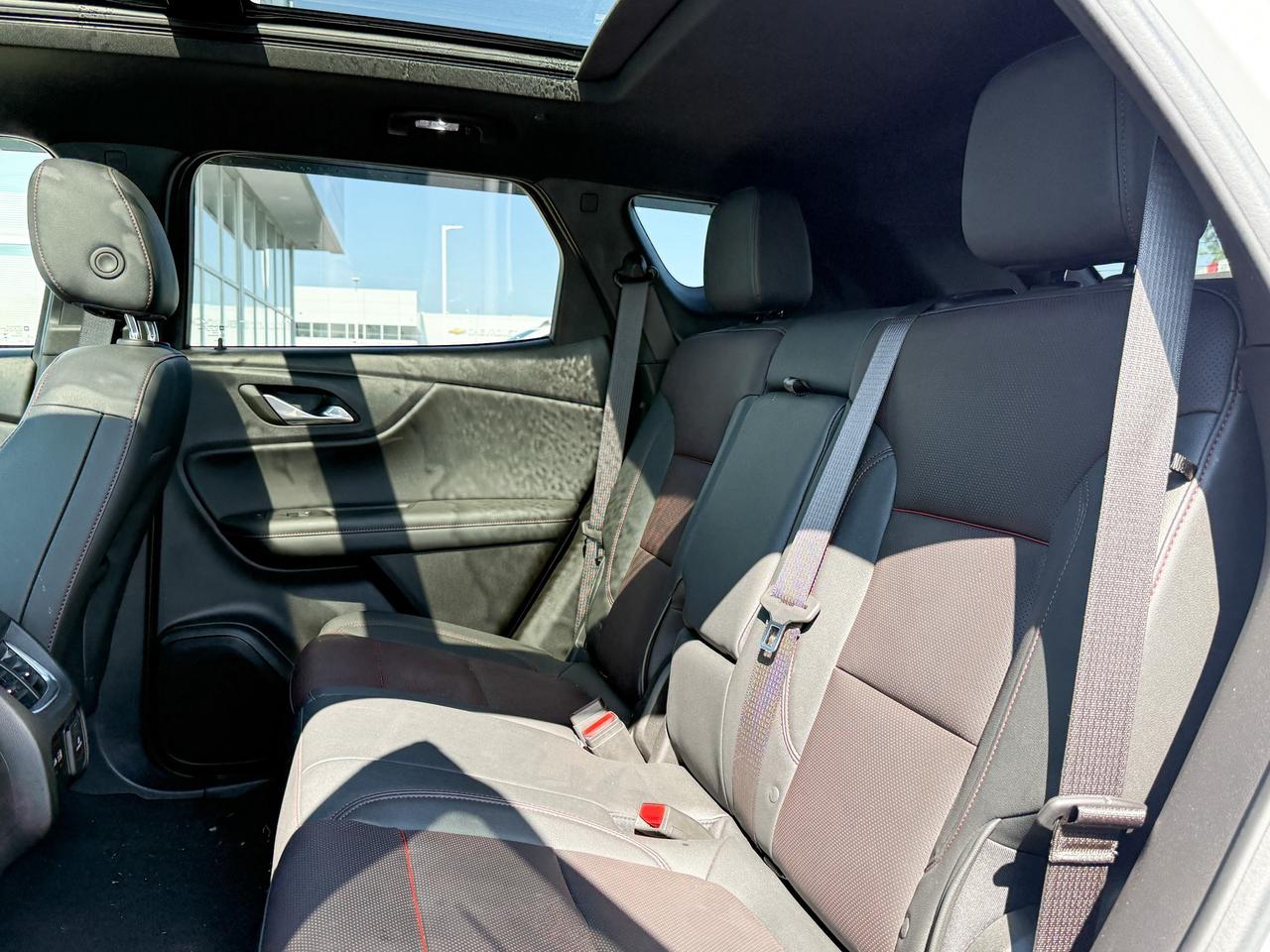 2024 Chevrolet Blazer CLEAN CARFAX, 3.6L V6, RS AWD, BLACK TWO TONE ROOF, HEATED/VENTILATED FRONT LEATHER SEATS, HEATED LEATHER WRAPPED STEERING WHEEL, NAVIGATION, BOSE PREMIUM AUDIO SYSTEM, SKYSCAPE SUNROOF, 20" TECHNICAL Photo