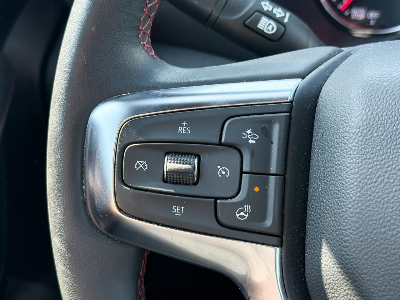2024 Chevrolet Blazer CLEAN CARFAX, 3.6L V6, RS AWD, BLACK TWO TONE ROOF, HEATED/VENTILATED FRONT LEATHER SEATS, HEATED LEATHER WRAPPED STEERING WHEEL, NAVIGATION, BOSE PREMIUM AUDIO SYSTEM, SKYSCAPE SUNROOF, 20" TECHNICAL Photo