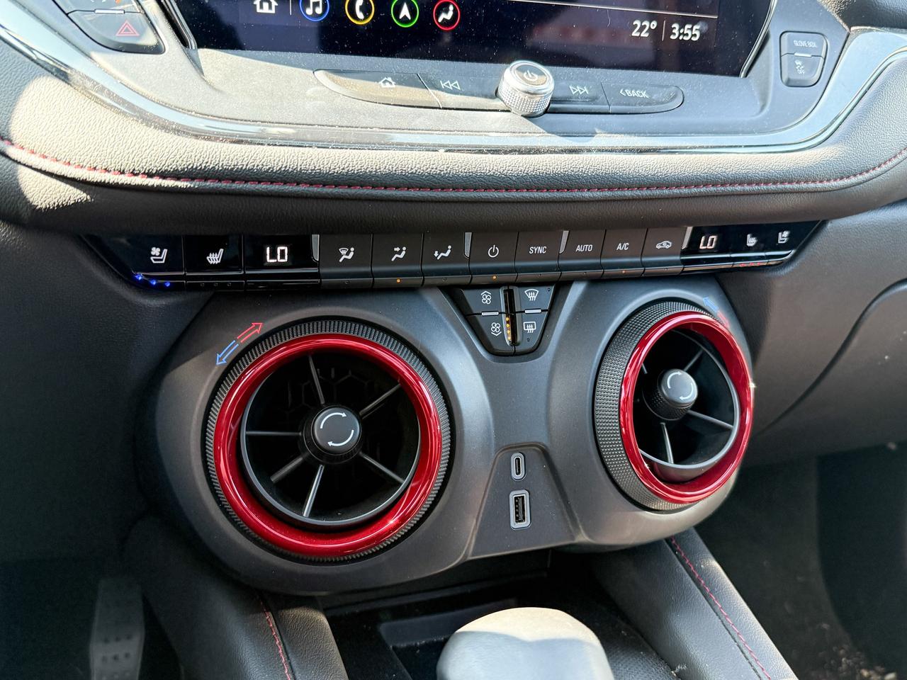 2024 Chevrolet Blazer CLEAN CARFAX, 3.6L V6, RS AWD, BLACK TWO TONE ROOF, HEATED/VENTILATED FRONT LEATHER SEATS, HEATED LEATHER WRAPPED STEERING WHEEL, NAVIGATION, BOSE PREMIUM AUDIO SYSTEM, SKYSCAPE SUNROOF, 20" TECHNICAL Photo