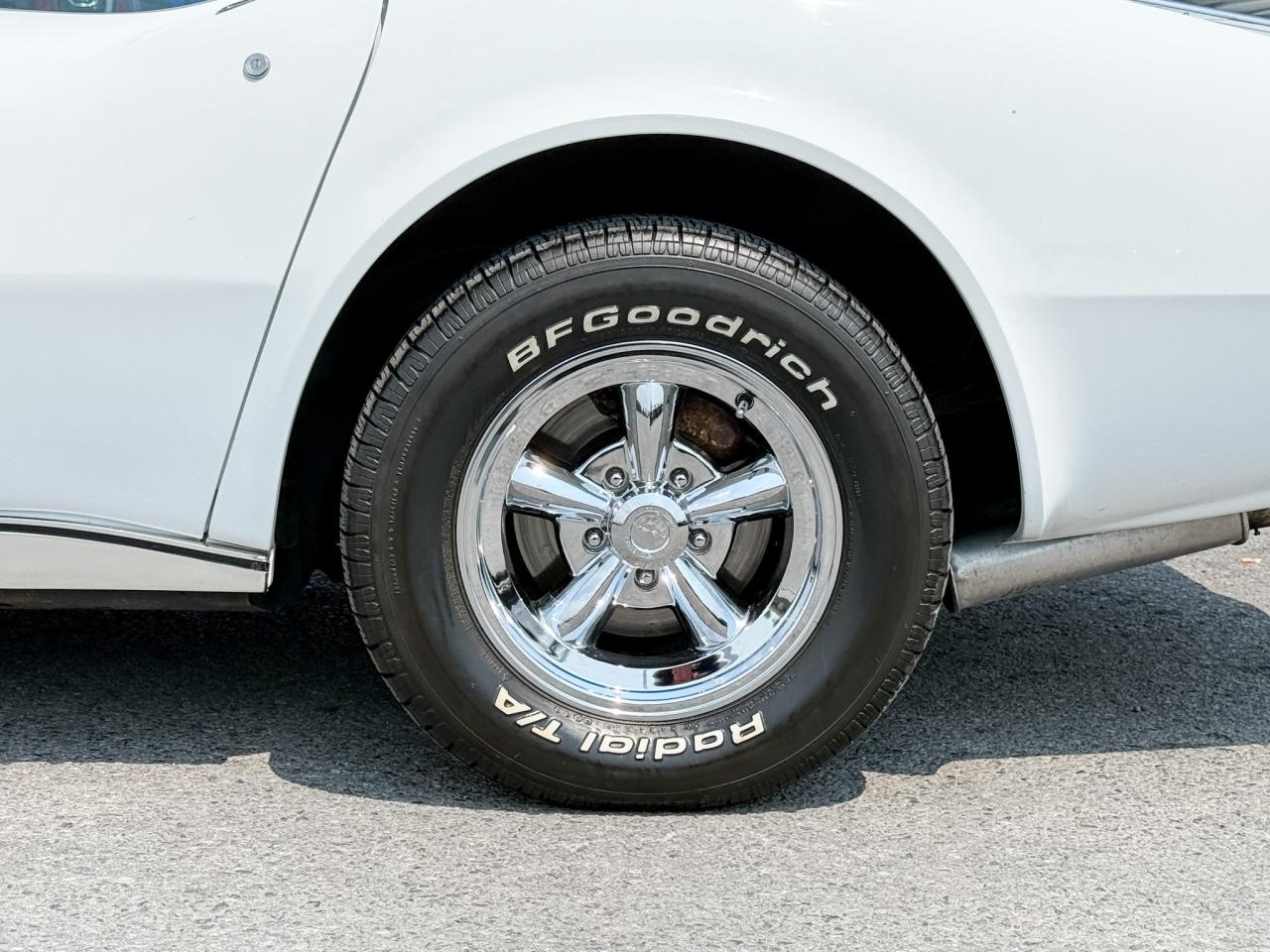 1977 Chevrolet Corvette CORVETTE L82 COUPE, 3-SPEED AUTOMATIC, LEATHER SEATS, T-TOP, POWER WINDOWS, CD PLAYER Photo