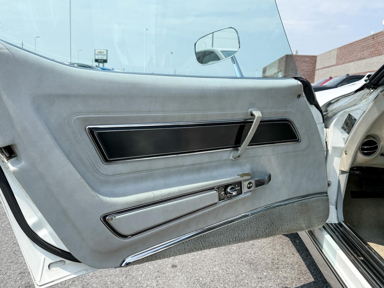 1977 Chevrolet Corvette CORVETTE L82 COUPE, 3-SPEED AUTOMATIC, LEATHER SEATS, T-TOP, POWER WINDOWS, CD PLAYER Photo