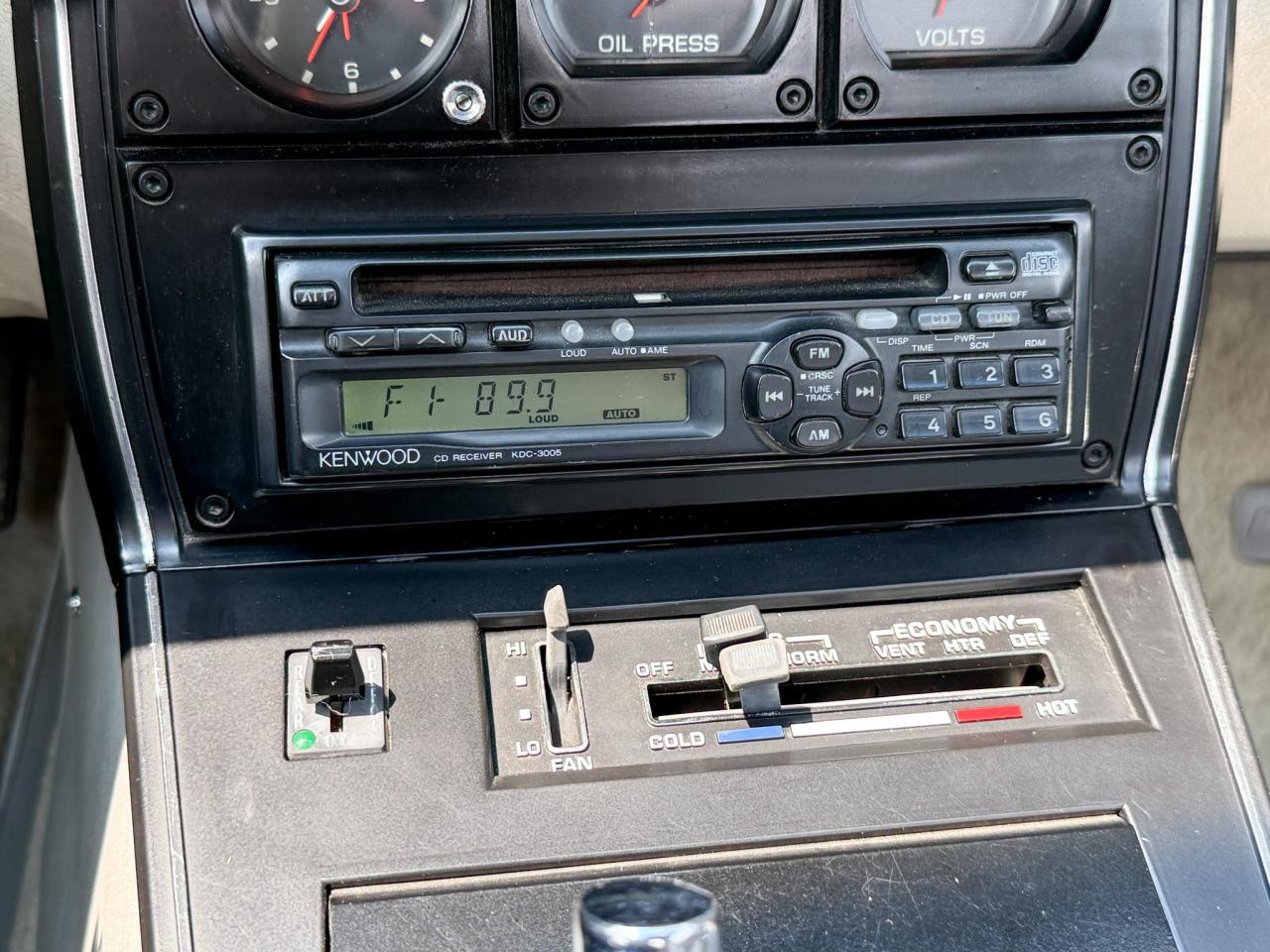 1977 Chevrolet Corvette CORVETTE L82 COUPE, 3-SPEED AUTOMATIC, LEATHER SEATS, T-TOP, POWER WINDOWS, CD PLAYER Photo